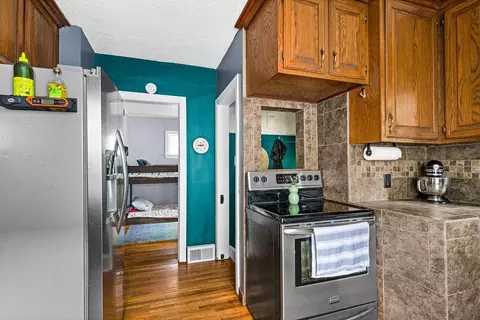 Entry Way - 3331 Vernon St, Duluth, MN 55806 photo 1 of 2
