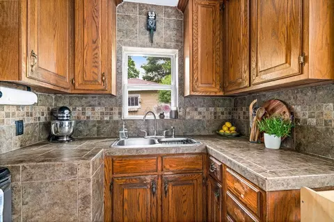 Kitchen - 3331 Vernon St, Duluth, MN 55806 photo 2 of 3