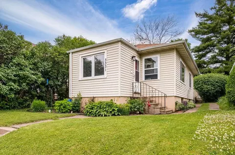 Exterior - 3331 Vernon St, Duluth, MN 55806 photo 2 of 8
