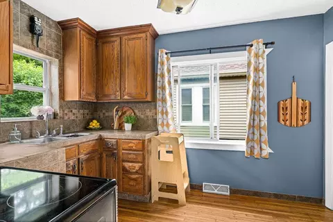 Kitchen - 3331 Vernon St, Duluth, MN 55806 photo 3 of 3