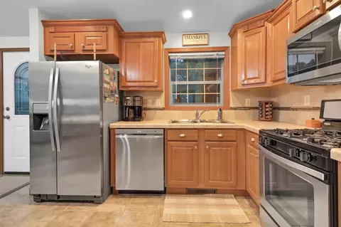 Kitchen - 5042 White Gables Rd, Brainerd, MN 56401 photo 2 of 5
