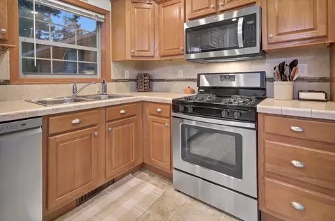 Kitchen - 5042 White Gables Rd, Brainerd, MN 56401 photo 3 of 5