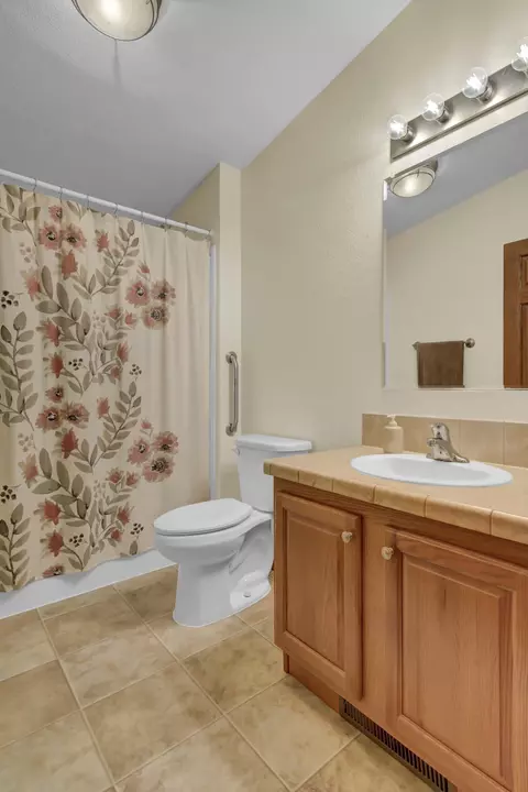 Bath - 5042 White Gables Rd, Brainerd, MN 56401 photo 3 of 6