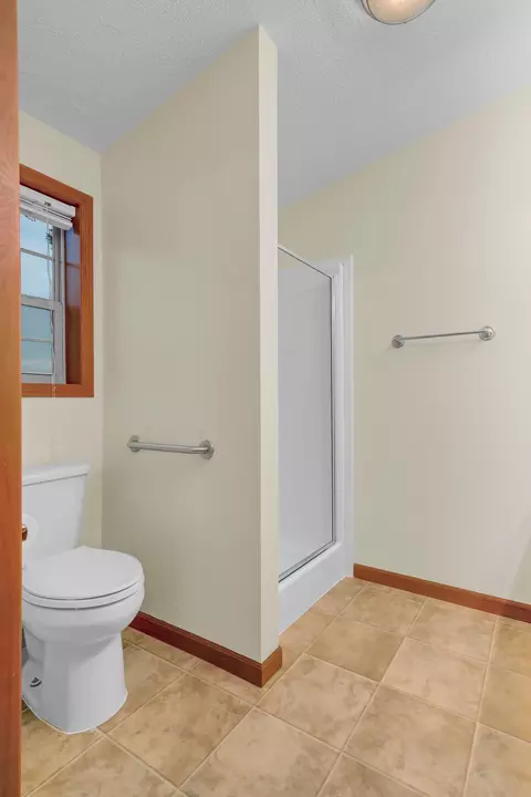 Bath - 5042 White Gables Rd, Brainerd, MN 56401 photo 4 of 6