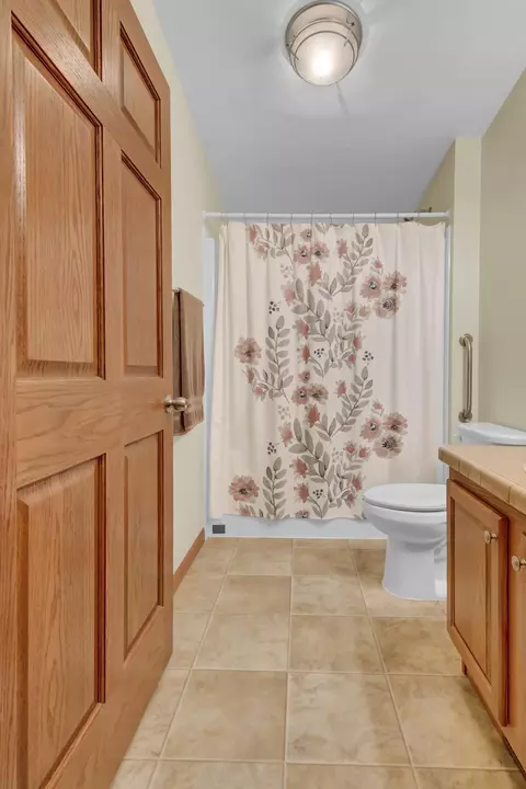 Bath - 5042 White Gables Rd, Brainerd, MN 56401 photo 1 of 6