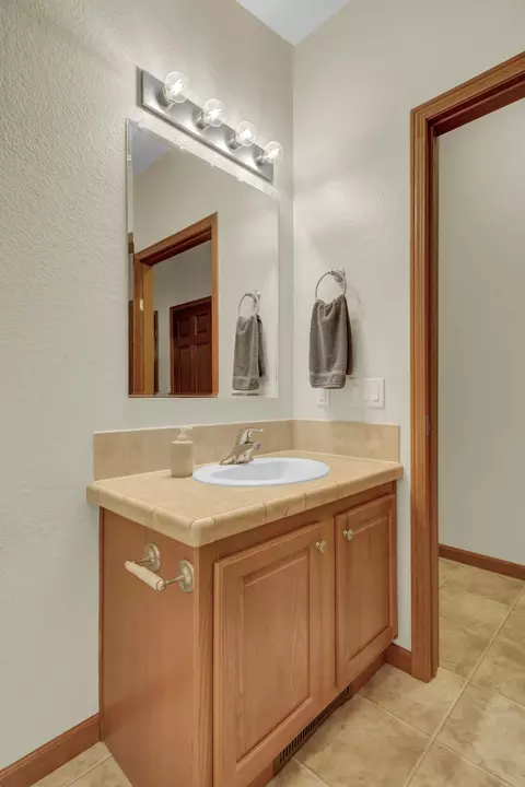 Bath - 5042 White Gables Rd, Brainerd, MN 56401 photo 2 of 6