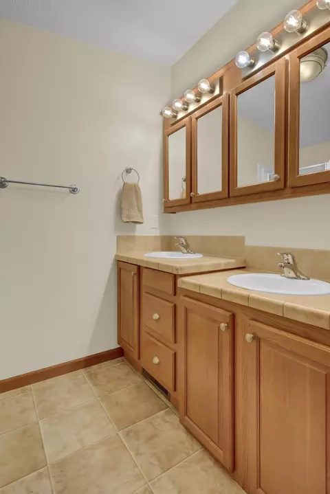 Bath - 5042 White Gables Rd, Brainerd, MN 56401 photo 6 of 6