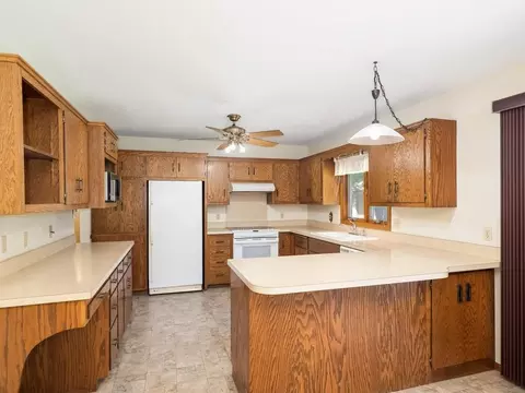 Kitchen - 5890 Henry St, Maple Plain, MN 55359 photo 2 of 3