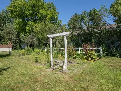 Exterior - 5890 Henry St, Maple Plain, MN 55359 photo 5 of 7