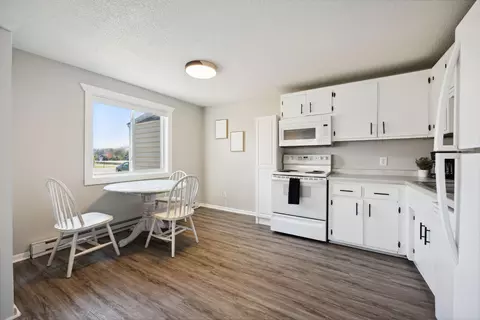 Kitchen - 23017 60th Ave, Saint Augusta, MN 56301 photo 3 of 4