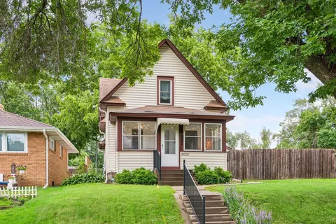 992 Bellows St, West Saint Paul, MN 55118