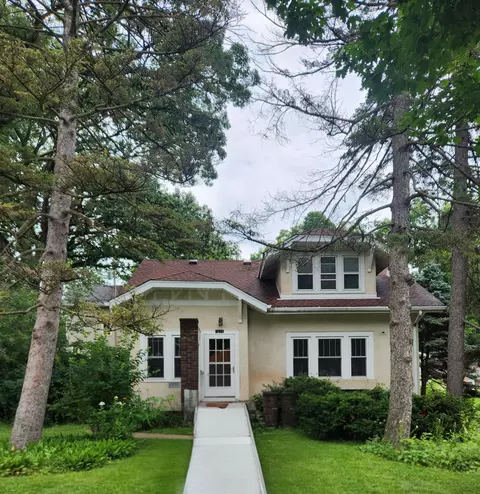 1434 Hythe St, Saint Paul, MN 55108