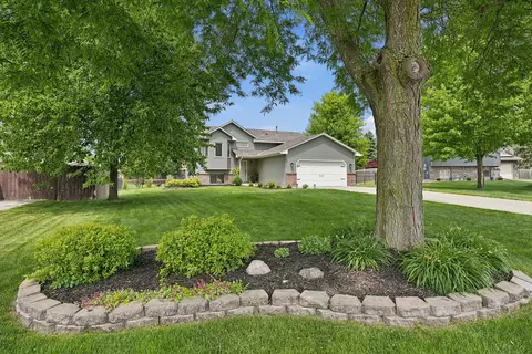 9355 Jarrod Ave S, Cottage Grove, MN 55016