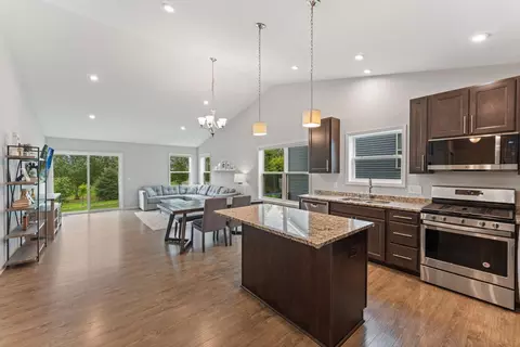 13800 Anderson Dr, Rosemount, MN 55068