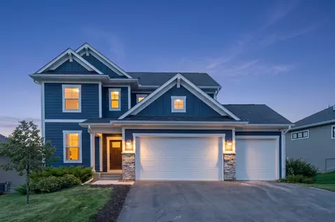 126 Maple Ter, Waconia, MN 55387