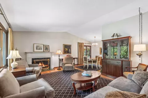1605 W 132nd St, Burnsville, MN 55337