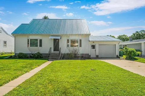 422 S Ellsworth St, Houston, MN 55943