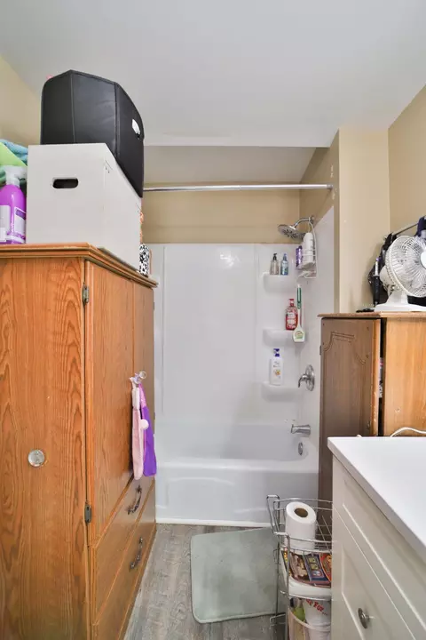 Bath - 508 4th Ave NE, Brainerd, MN 56401 photo 2 of 3