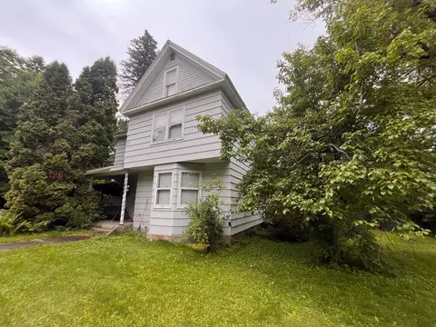 315 E Kentucky St, Saint Croix Falls, WI 54024
