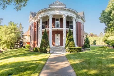 1203 Mount Curve Ave, Minneapolis, MN 55403