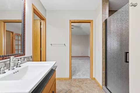 Bath - 2520 E 265th St, Webster, MN 55088 photo 3 of 5
