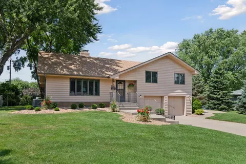 2345 Xylon Ave N, Golden Valley, MN 55427