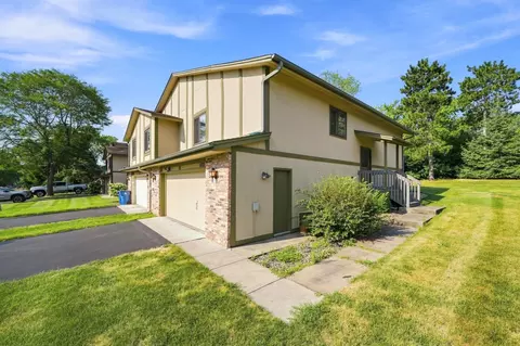 4233 Thornhill Ln, Saint Paul, MN 55127