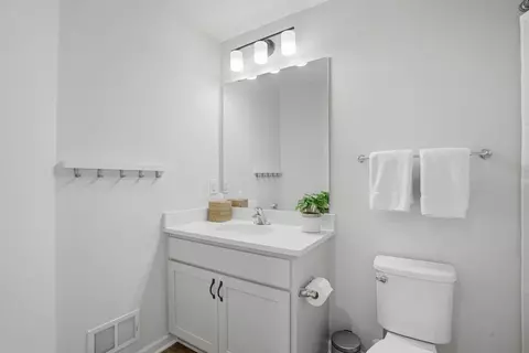 Bath - 6924 Huckleberry Dr, Excelsior, MN 55331 photo 2 of 3