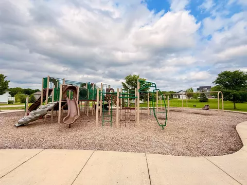Exterior - 6924 Huckleberry Dr, Excelsior, MN 55331 photo 5 of 6