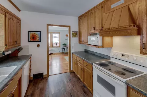 Kitchen - 15307 Pine Shores Rd, Brainerd, MN 56401 photo 2 of 2