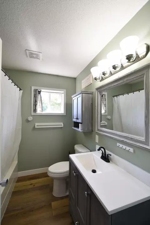 Bath - 374 Cherry St W, Mazeppa, MN 55956 photo 1 of 4