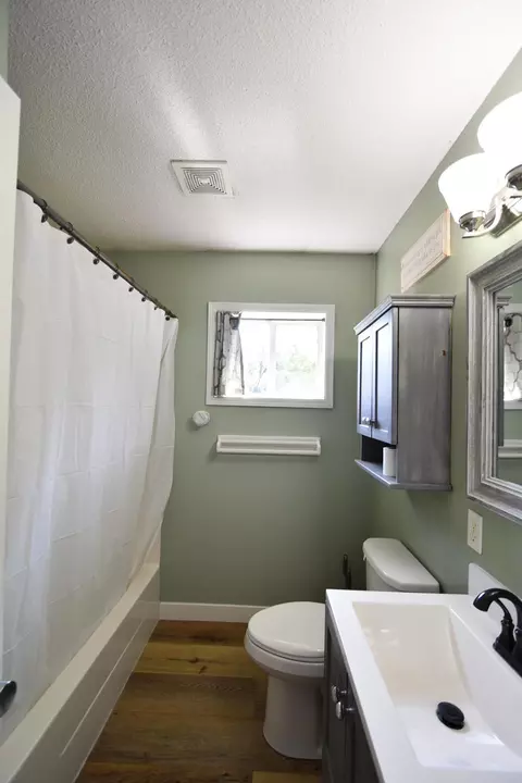 Bath - 374 Cherry St W, Mazeppa, MN 55956 photo 2 of 4