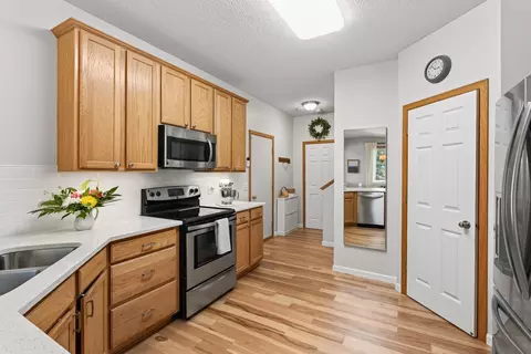 Kitchen - 14179 Avalon Path, Rosemount, MN 55068 photo 2 of 6