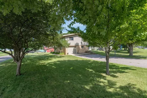 Exterior - 712 Pine St, Nicollet, MN 56074 photo 4 of 13