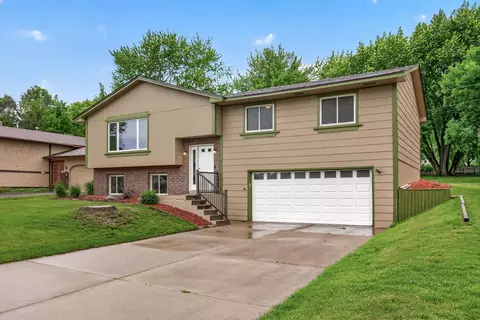 17918 Weaver Lake Dr, Maple Grove, MN 55311