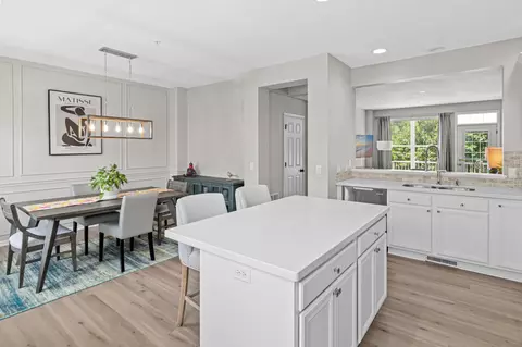 1862 Colonial Ln #3, Chanhassen, MN 55317