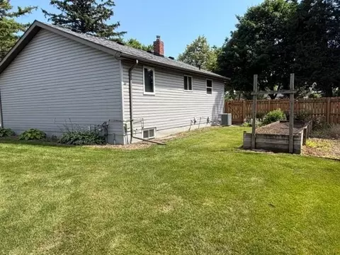 Exterior - 600 Elm Ave, Olivia, MN 56277 photo 4 of 9