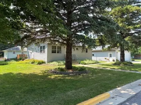 Exterior - 600 Elm Ave, Olivia, MN 56277 photo 3 of 9