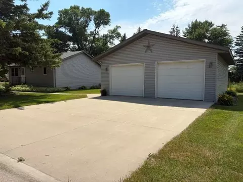 Exterior - 600 Elm Ave, Olivia, MN 56277 photo 8 of 9