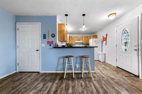 Entry Way - 511 Division St, Waterville, MN 56096 photo 1 of 4