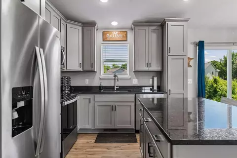 Kitchen - 2131 River Bend Trl, Mayer, MN 55360 photo 3 of 4