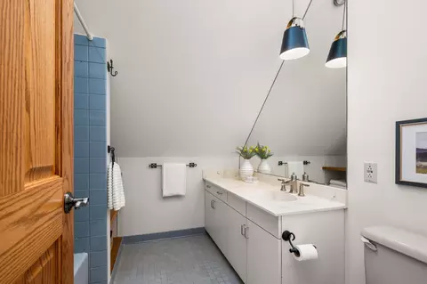 Bath - 6658 Smithtown Rd, Excelsior, MN 55331 photo 3 of 3