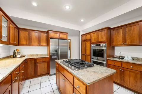 Kitchen - 6658 Smithtown Rd, Excelsior, MN 55331 photo 2 of 3