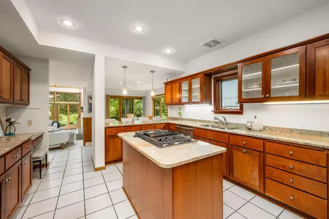 Kitchen - 6658 Smithtown Rd, Excelsior, MN 55331 photo 3 of 3