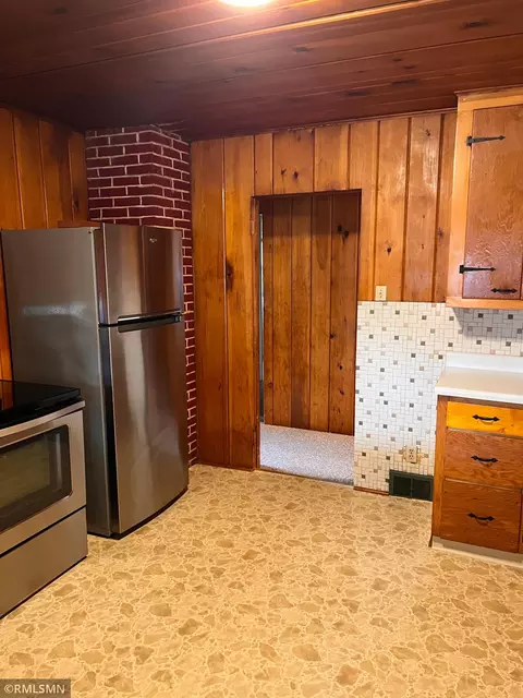 Kitchen - 1111 E Camp St, Ely, MN 55731 photo 5 of 9