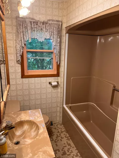 Bath - 1111 E Camp St, Ely, MN 55731 photo 2 of 4