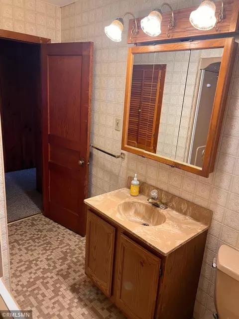 Bath - 1111 E Camp St, Ely, MN 55731 photo 3 of 4