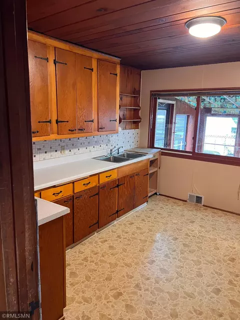 Kitchen - 1111 E Camp St, Ely, MN 55731 photo 8 of 9