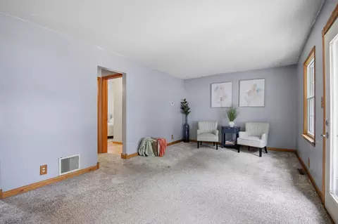 Living - 904 14th Ave SE, Austin, MN 55912 photo 1 of 4