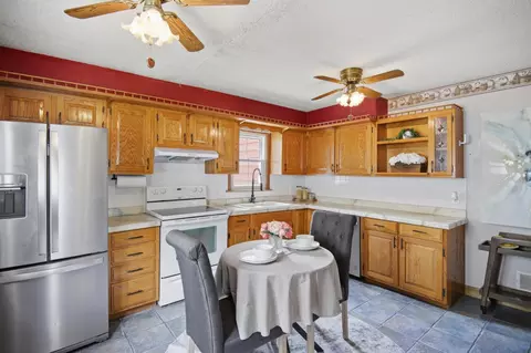 Kitchen - 904 14th Ave SE, Austin, MN 55912 photo 2 of 4
